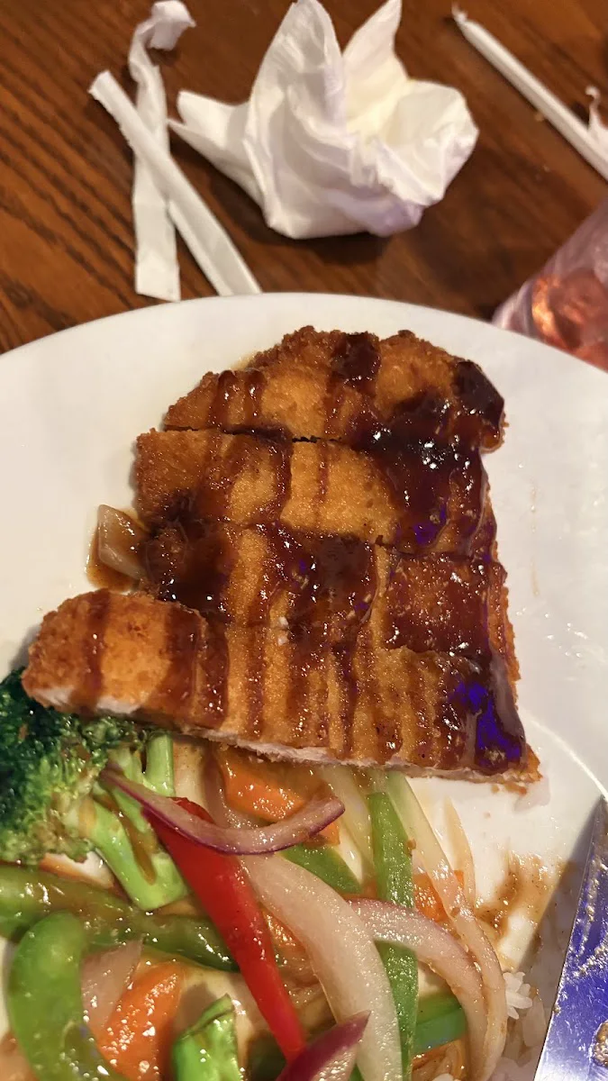 Crispy chicken with rice and vegetables on a rectangular plate